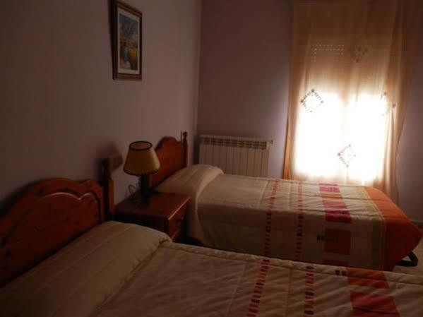 Hostal El Portalico Linares de Mora Екстериор снимка