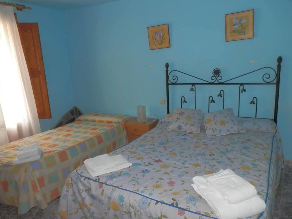 Hostal El Portalico Linares de Mora Екстериор снимка